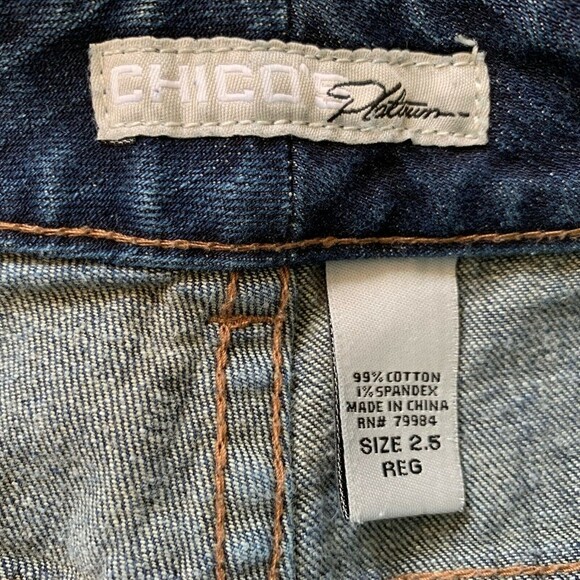 Chico's Platinum 2.5 Ultimate Fit Jeans Dark Wash Short Re-hemmed Dark Wash - Picture 6 of 8